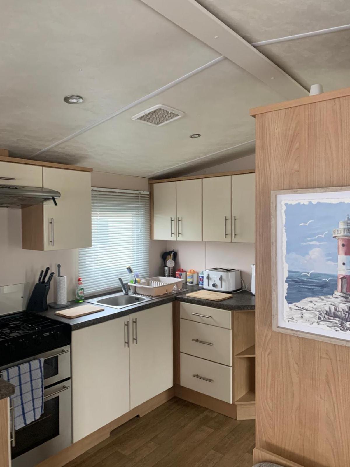 Phoenix Caravan Hire, Trecco Bay 波斯考尔 外观 照片